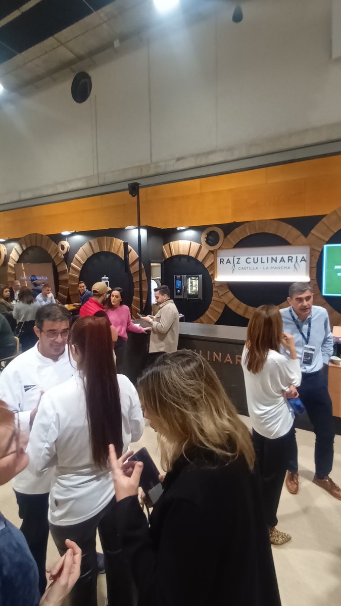 madridfusion's tweet photo. @_Balfego @frutaseloy @raiz.culinaria finalistas del premio Mejor Stand en #madridfusion2024 https://t.co/gbVjE3iyGm