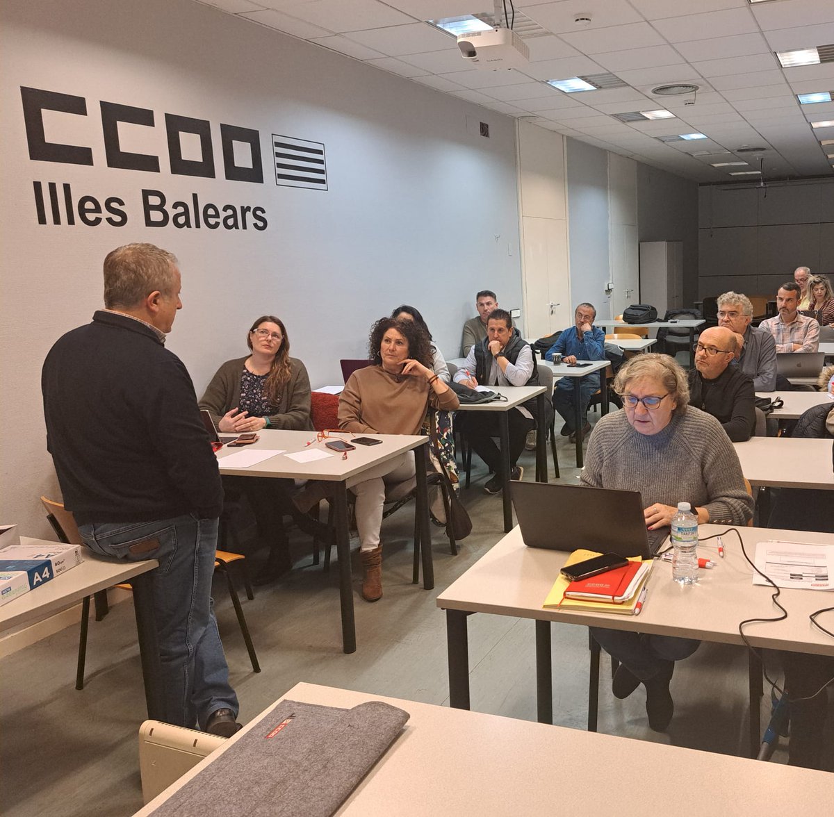 FSSCCOOIBALEARS's tweet photo. #EstaPasando ➡️Jornada sobre Elecciones Sindicales de la FSS-CCOO Illes Balears.
👉Por la FSS-CCOO participan: Javier Lanza, responsable de Área de Organización con María Fernández, responsable de EESS Pública y Helena Plaza como Apoyo del Área de Formación y Juventud. https://t.co/UN3rUrU7uq