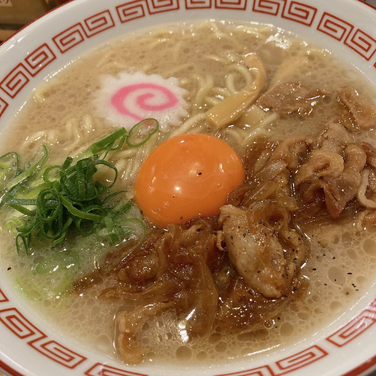 pogitter's tweet image. #今日のコスメ💄

#Celvoke
ポリフォニックブラッシュ
01 プリマバレリーナ

パウダーチークはほわほわな粉質がいい感じ！
クリームハイライトは結構ペタペタするので、
マスクの方は頬骨の上あたりに使うのが🙆🏻‍♀️
重ねるとニュアンスが変わってこれまた良き✨

#セルヴォーク #コスメレポ #コスメ購入品