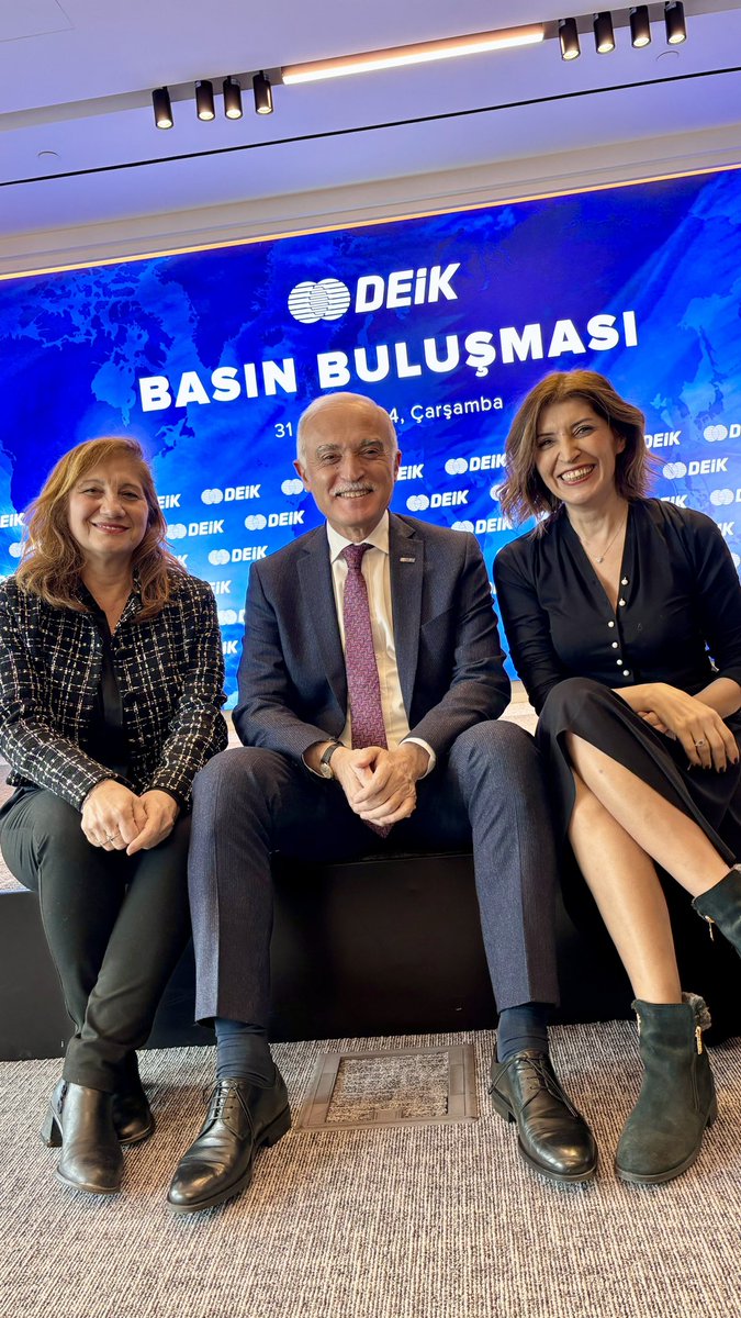 selalekadak's tweet photo. Dış Ekonomik İlişkiler Kurulu (DEİK) Yönetim Kurulu Başkanı Nail Olpak ile geleneksel basın buluşması için bu kez DEİK’in Skyland binasındaki yeni ofisindeydik. @NailOlpak @jaleozgenturkaltunay @zelalli @deikiletisim
Photo Credit #recepercin https://t.co/RG6VqURjzD