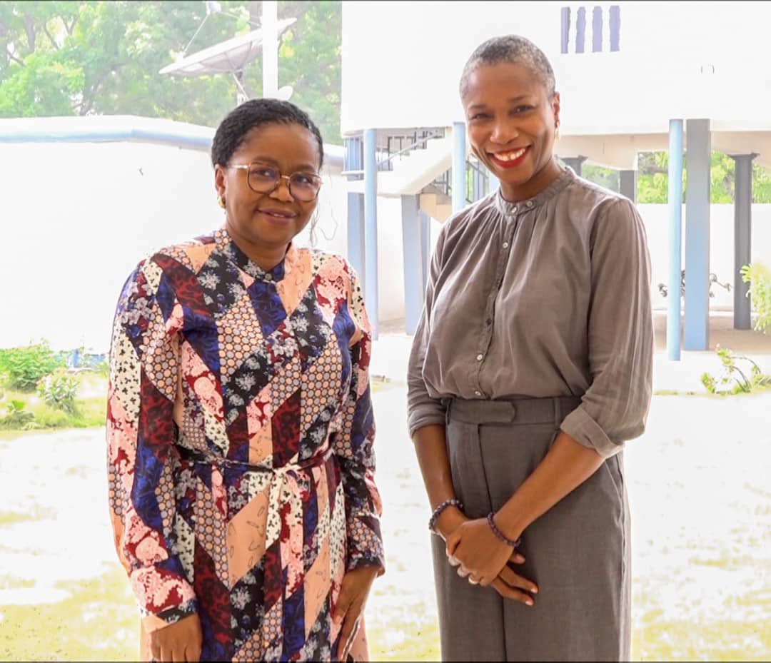 Je l’ai félicitée ainsi que l’ensemble de l’équipe pour la qualité de l’oeuvre et l’ai assurée du soutien du <a href="/GouvTg/">Gouvernement Togolais/Togolese Government</a> pour la suite de l’aventure #Ahoe .