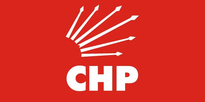 Yılmaz Özdil:

CHP kurulduğundan beri CHP’li olan sembol isimleri duayen isimleri yedi göbek CHP’li aileleri İzmir teşkilatından uzaklaştırdılar.

HDP belediyesi olan Diyarbakır’dan bile daha fazla HDP’liyi İzmir’in belediyelerine monte ettiler. Hayatında İzmir’i görmemiş tipleri