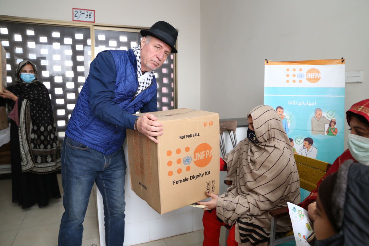 UNFPAPakistan's tweet photo. Our Representative @ShabanehLuay visits Nasir Bagh Basic Health Unit in #Peshawar, KP run by @SRSP_official with our support & funding from @StatePRM. He met service providers & members of the community-based protection group to discuss the concerns of local & refugee community members on sexual & reproductive health & #GBV