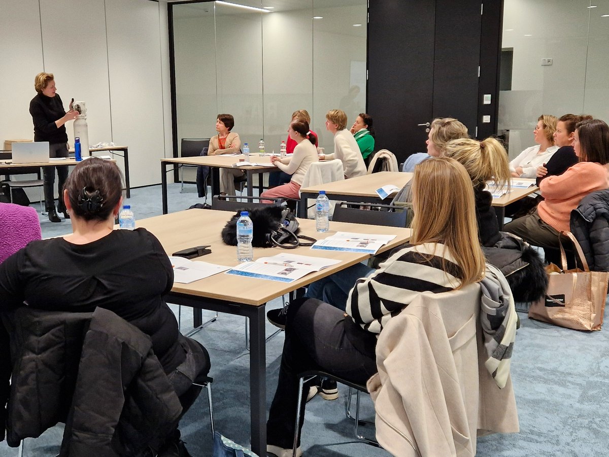 az_delta's tweet photo. 🌟 Tijdens de opleidingsweek 'Krak in je Vak' gaan onze verpleegkundigen samen met interne experten aan de slag in 7 interactieve sessies met boeiende thema's, zoals zuurstoftoediening, katheters... Zo streven we naar de beste #zorg en #kwaliteit! #opleiding #deltaQ https://t.co/pAc3NeIP3g