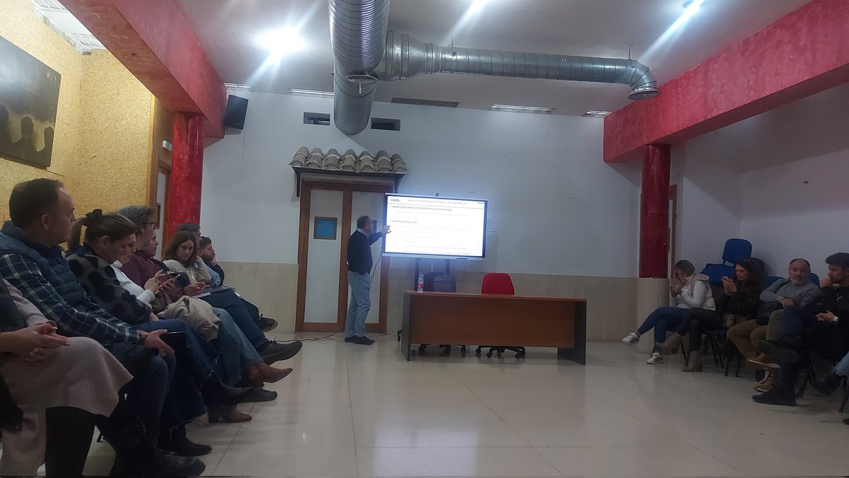 VuelaTorres's tweet photo. Hoy de reunión en @CGPolig_ElValle con @toarog @CGIznatoraf @guadalvva @AndaluciaVuela https://t.co/gC6sSqVopu