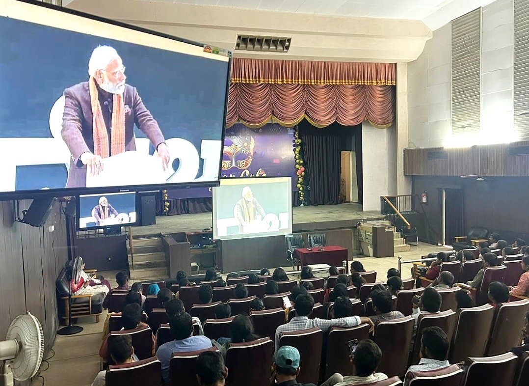 socialpwds's tweet photo. NIEPID streamed "Pariksha Pe Charcha 2024": PM's interaction on Jan 29. Emphasis on celebrating individuality, holistic development, and positive exam perspective. Valuable advice given to students, parents, and teachers. #ParikshaPeCharcha #PMInteraction https://t.co/5gFc83vu8a