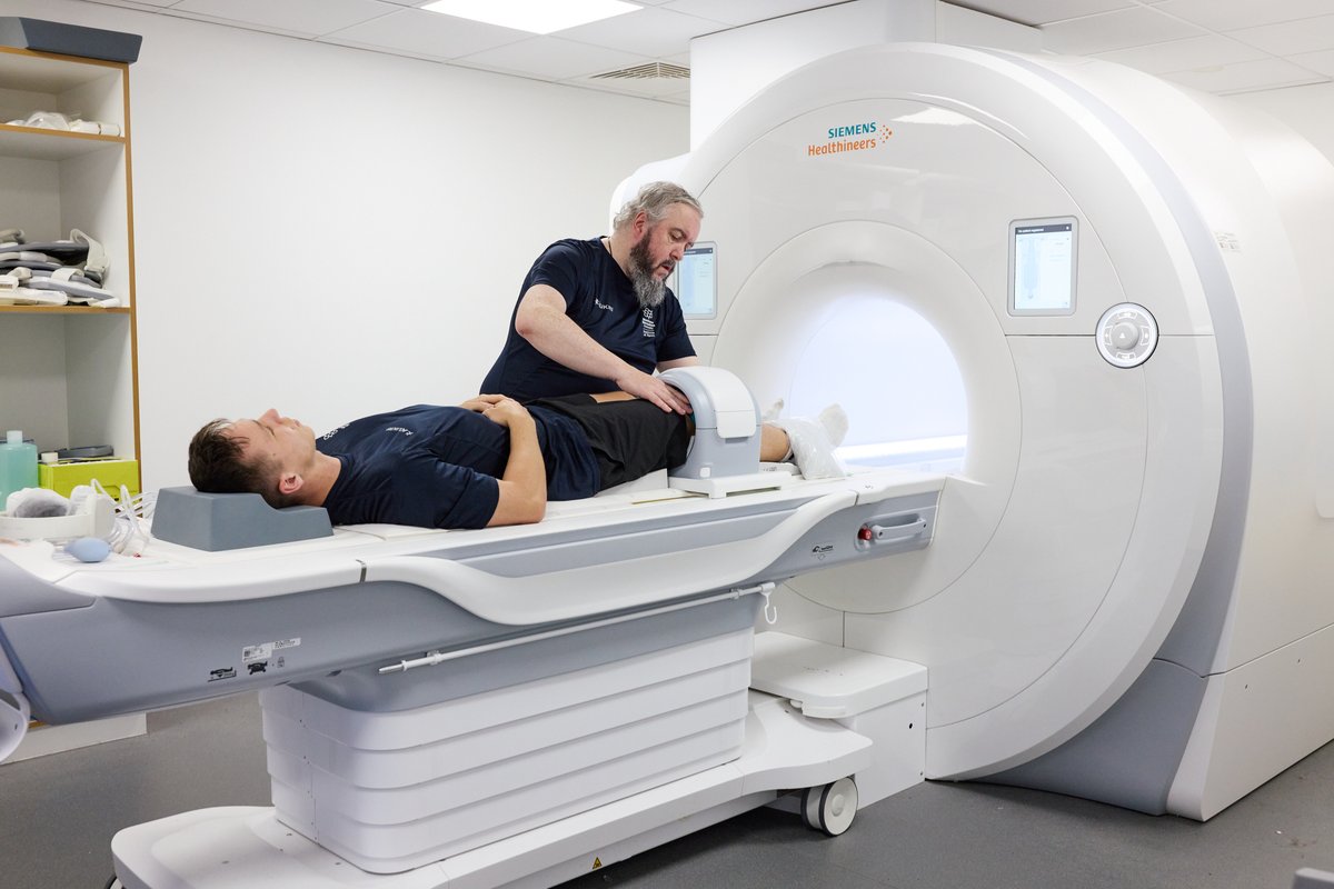 ManMetUni's tweet photo. Our healthy ageing lab has been awarded £400,000 from @wolfsonfdn to enhance research into living well in older age, including how human movement is affected by dementia, diabetes and Parkinson’s disease.

Find out more 🔗 https://t.co/gROj6vba2Y. 

@McrInstSport https://t.co/jTgkt7jPKD