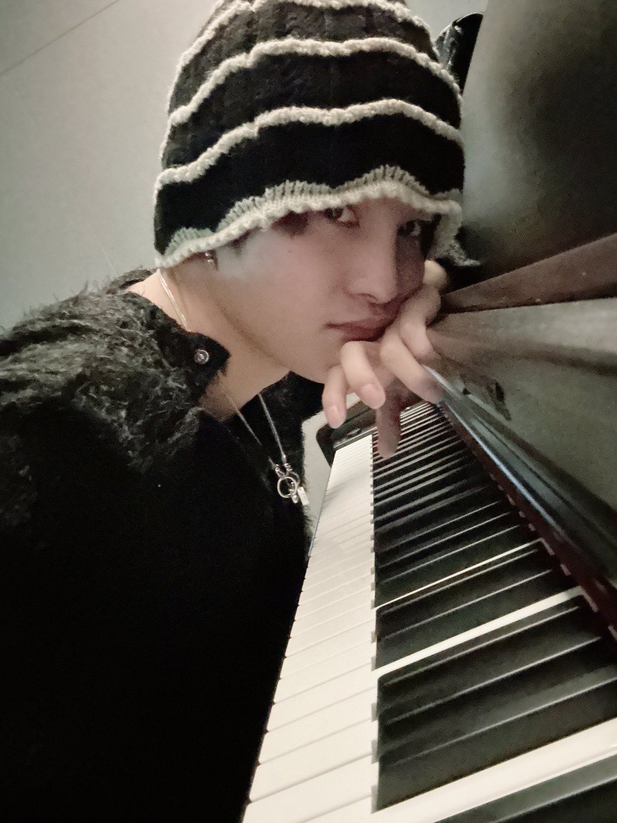 ArabYangYang's tweet photo. 💭 | 240131
يانقيانق عبر ببل:
- انتهى الفصل
- أنا جائع جدا
- ماذا يجب أن آكل 
- هل تعتقد أن أوياكودون أو البرجر افضل؟ 

 #YANGYANG #刘扬扬 #양양 https://t.co/1oDVFOmYXe