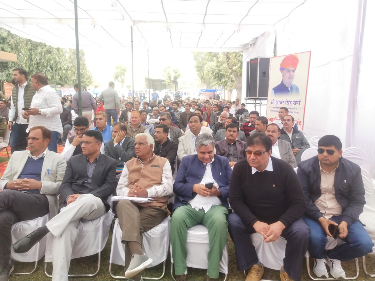 RatanJaldharii's tweet image. ऊर्जा विभाग राजस्थान सरकार द्वारा रूफटॉप सोलर प्लांट प्रोजेक्ट के शुभारंभ कार्यक्रम में भाग लिया जो  सबलपुरा पॉवर हॉउस सीकर में हुआ जिसका शुभारंभ नगरीय विकास एवं स्वायत्त शासन मंत्री झाबर सिंह खर्रा जी के द्वारा किया गया
#RatanlalJaldhari #rooftopsolarproject @officialkharra