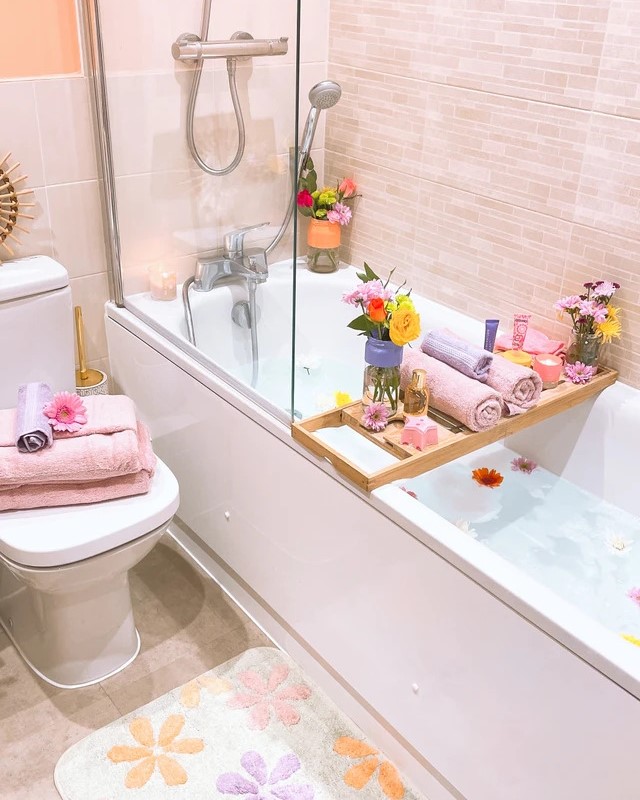 Refresh yourself for the year ahead with 10% off our luxury towel range, limited time only! Shop Turkish and Egyptian cotton now 🛒

🛍️ Products: ⁠
Luxury towel bales, NOW FROM £16.19 
Floral bath mat, £9.99
C: Rosie D.

#luxuryliving #interiordesign #bathroomdecor #paydaydeal