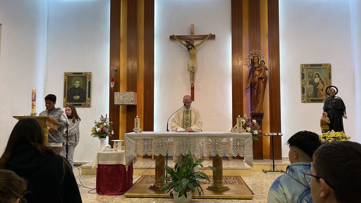 FMAutrera's tweet photo. Comenzamos este magnífico día de Don Bosco como es tradición con una eucaristía en su honor con los mayores de la casa 

#SalesianasTieneSuPunto
#ContigoTodoEsMejor
#salesianasutrera
#LaAlegríaDeCrecerJuntos https://t.co/jBBLsfb9Yl
