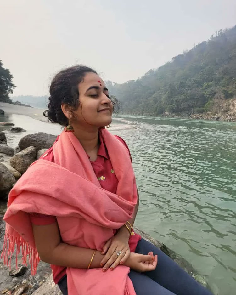 sooryagayathari's tweet photo. Nothing can bring you peace but yourself !!!
I always find my peace to sit near Ganga and enjoy the serenity...
#sooryagayathri #Ganga #Rishikesh #sooryagayathribhajans #bhajans #tour #travel_diaries #picpost #instagram #happiness #happy #life #music #divinity #divine_music https://t.co/y9pr29lEPO