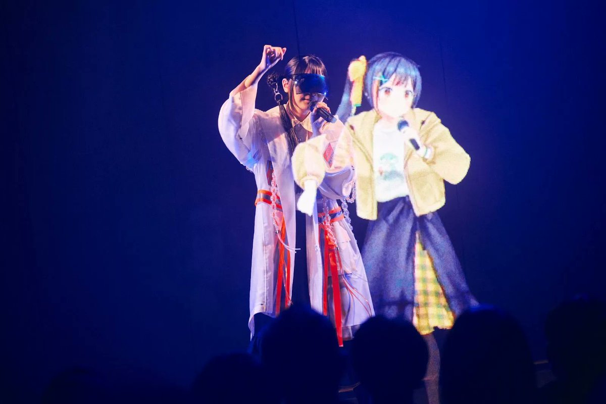 MoguLiveJP's tweet photo. こんな音楽ライブの形があったのか 透過LEDで魅せるバーチャルとリアルの融合 「DOUBLE:」体験レポ - MoguLive https://t.co/5O2tsmFUCL https://t.co/new8wZm373