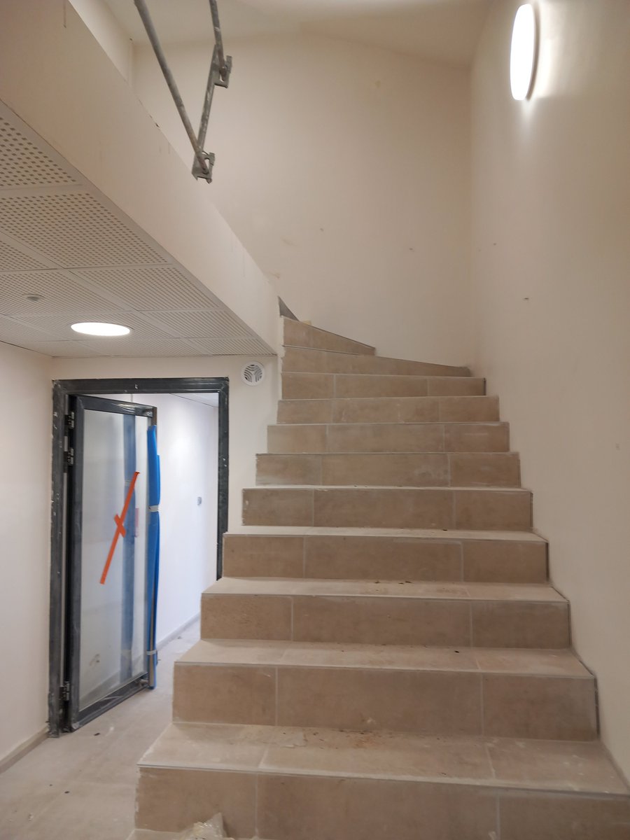 Habitat28's tweet photo. 🚧 Les travaux avancent bien à #Luisant ! 🚧

En décembre dernier, deux bâtiments collectifs, respectivement 27 et 18 #logements ont été livrés.

Le dernier bâtiment compte 13 logements. Les #travaux avancent bien et la date de livraison est fixée fin février.

#bailleursocial https://t.co/KHhc9QSaBv