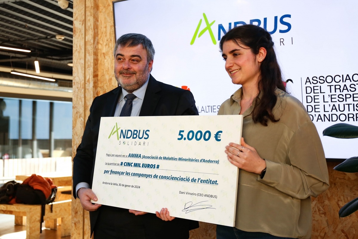 <a href="/andorrabybus/">Andbus</a> aporta 5.000 euros a <a href="/Amma_Andorra/">AMMA</a> #Andorra tinyurl.com/4ekv9udv
