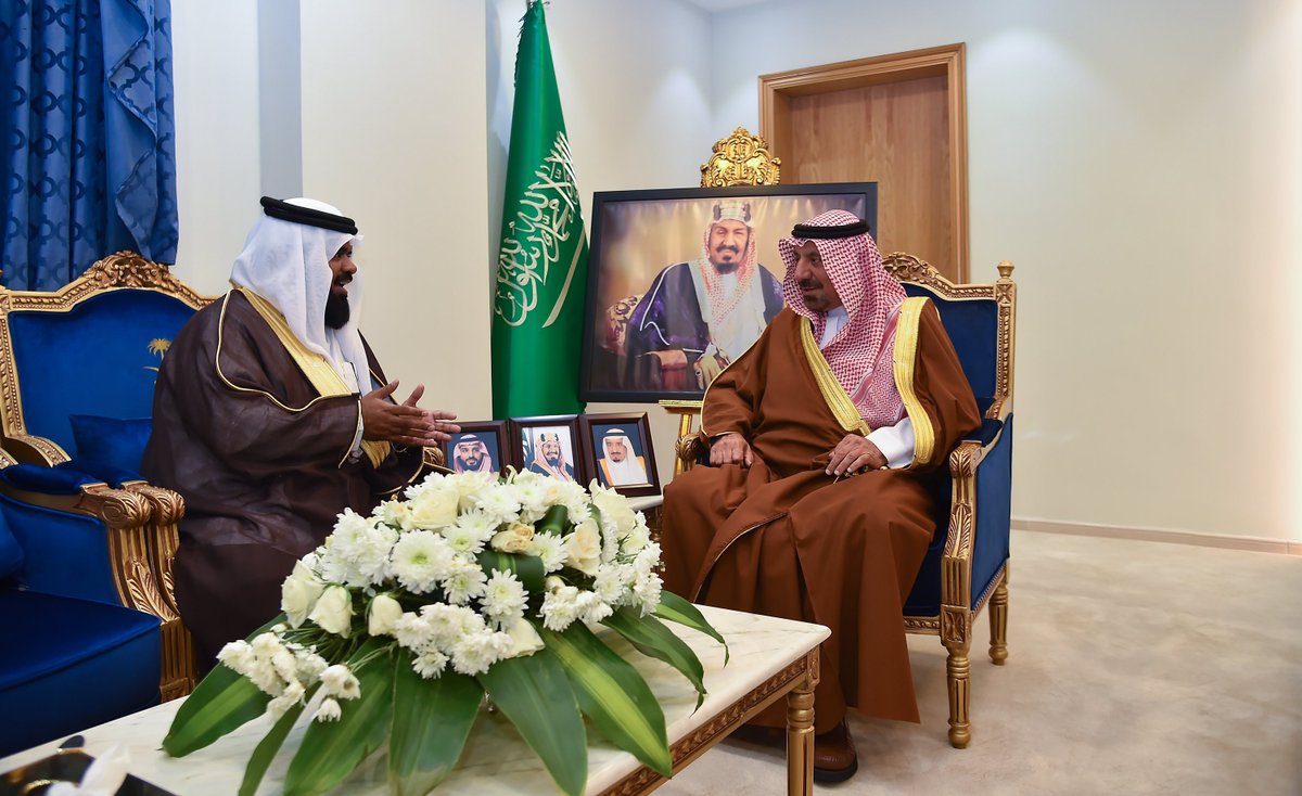 emara_najran's tweet photo. الأمير جلوي بن عبدالعزيز يستعرض التقرير الختامي لمهرجان مزاد #نجران الأول للإبل. 
https://t.co/5I3Ea8nW84 https://t.co/AAYXDq97Y5