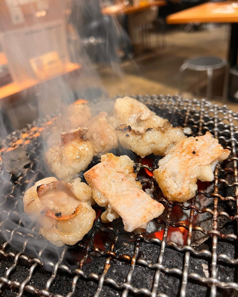 ookuiip's tweet photo. ホルモン青木の脂は美味すぎる^ ^とろっとろです #ホルモン青木 https://t.co/2Z1jGDiOCK
