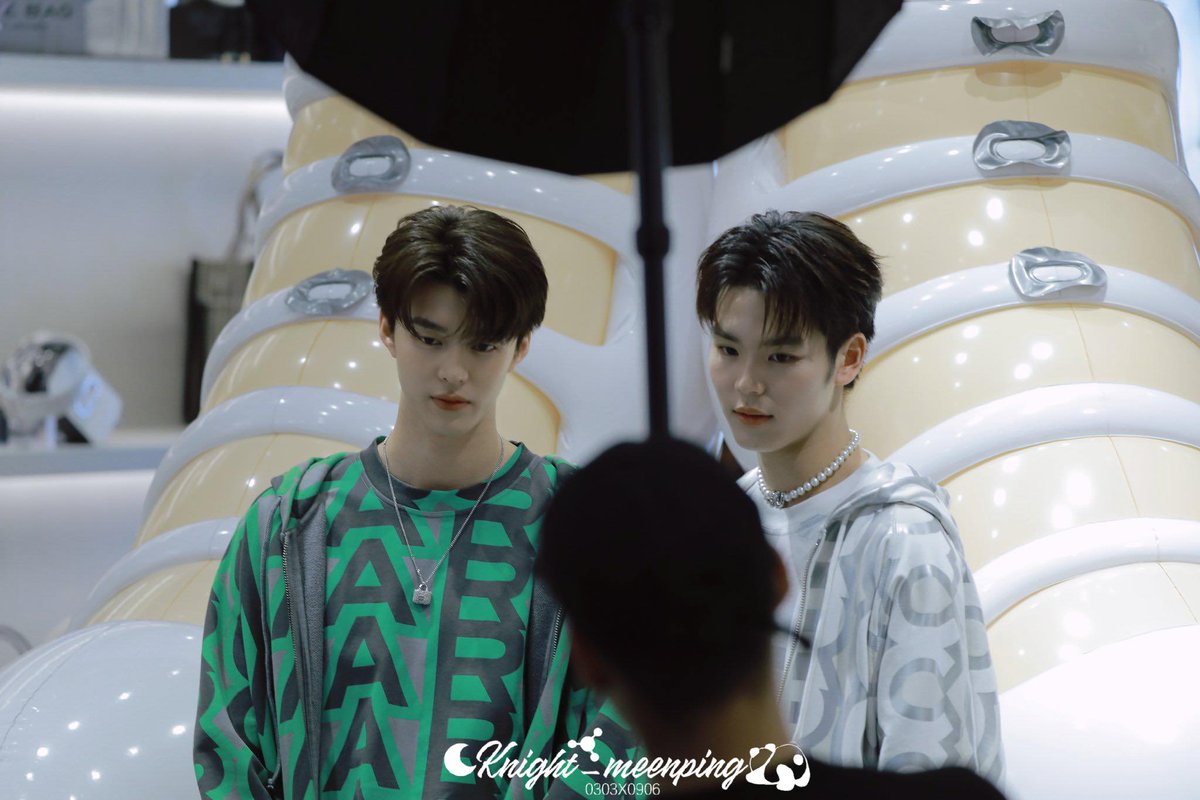 SoSo66326437191's tweet photo. #MarcJacob น้องเสื้อขาว พี่เสื้อเขียว หล่อสุดๆๆๆๆ
#MarcJacobsxMeenPingsxMeenPing https://t.co/Q5RrtbZD6o