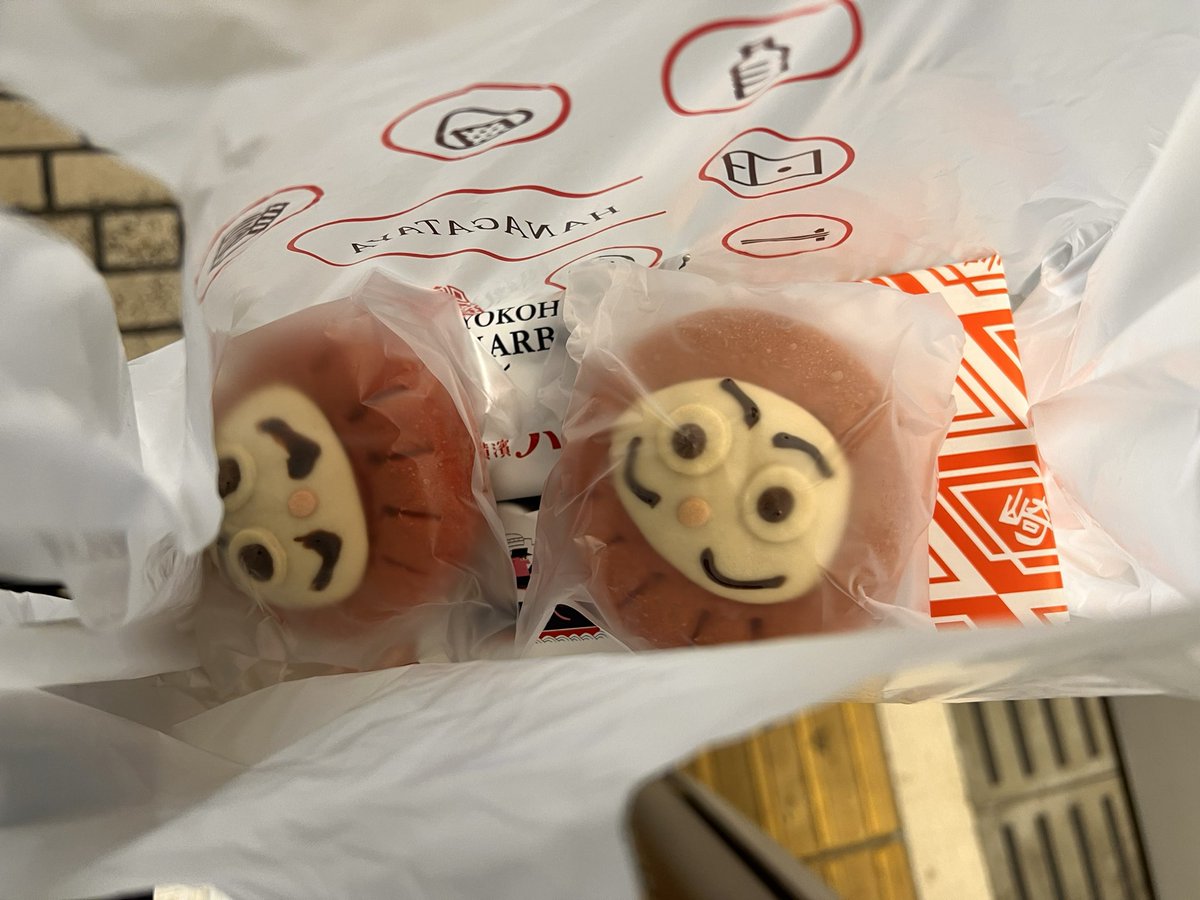 ookuiip's tweet photo. 見つめられたので買ってしまった^ ^袋の中からも見つめられます^ ^#だるまパン https://t.co/ebGm1jNee0
