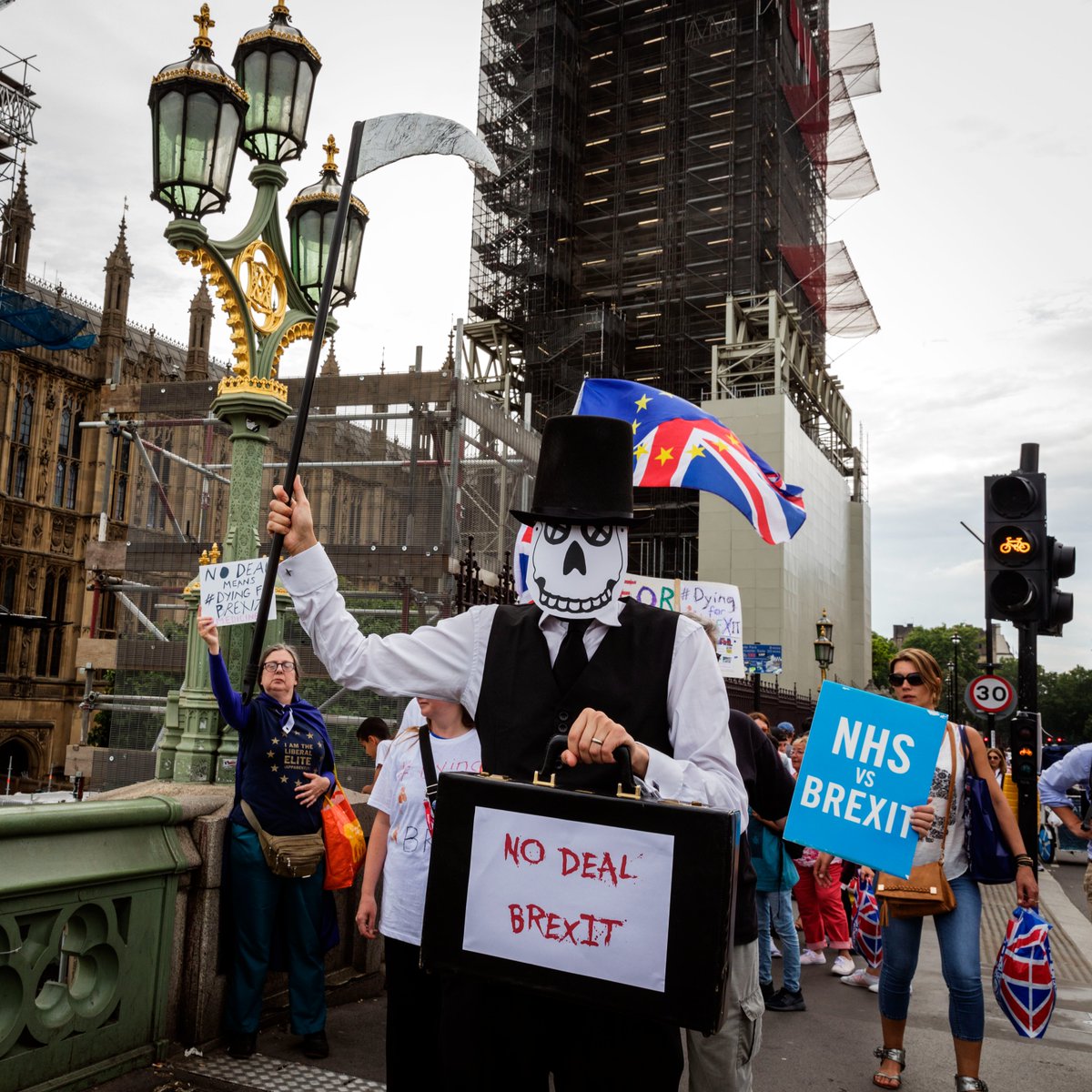 WendyNowak's tweet photo. @Cretophile @TBHonestlizz This is what we've been doing since 2019 and we're doing it again today in Parliament Square. #Brexit4 #RejoinEMA #DeathByBrexit https://t.co/GQDvkTE0JE