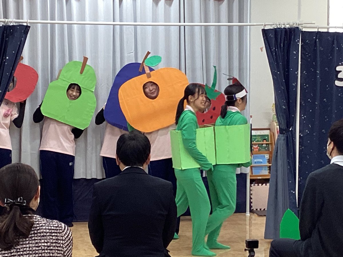 seika_pr's tweet photo. 【保育福祉コース卒業発表会】
3年保育福祉コースによる卒業発表会を実施。3学年の先生方をはじめたくさんの先生方がみに来てくださいました！3年間の集大成！手遊びあり、絵本の読み聞かせあり、劇ありと盛りだくさんの楽しい時間でした！！
＃精華女子　＃保育　＃福祉　＃保育福祉　＃卒業発表 https://t.co/HpvXCPldxX