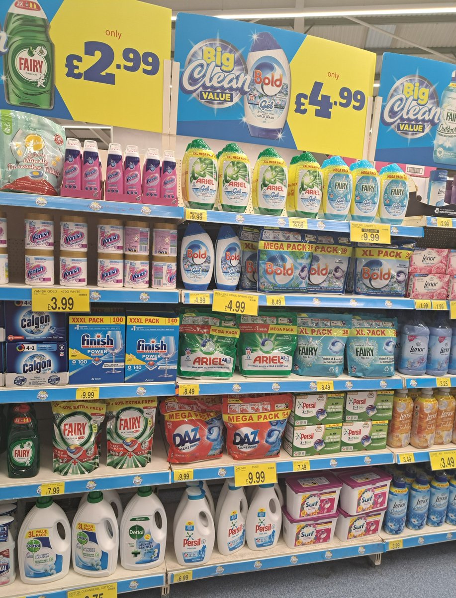 bmstores's tweet photo. Our #BigClean is on now - with loads of amazing savings to be found🥰!
We've got everything from your big brand essentials at a bargain price, to B&M only #Exclusives💧💧!
Who'll be popping in? https://t.co/QrTw44fHM6