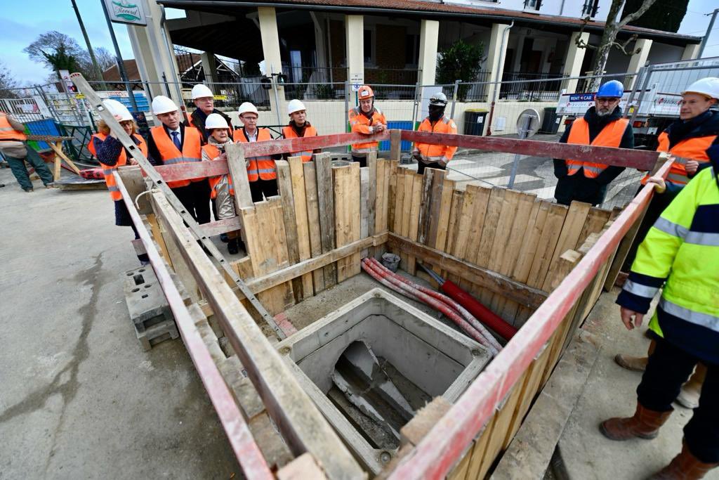 valdemarne_94's tweet photo. #ValdeMarneDirect : suivez-nous sur l'un des chantiers d' #assainissement du Département 💧
➡️Création d'un collecteur d'eaux pluviales à @VilleSucy
ℹ️ Des #Travaux94 de 1,7M€ pour réduire les inondations lors de fortes pluies et ainsi améliorer le cadre de vie en #ValdeMarne https://t.co/hNakrbTU7v