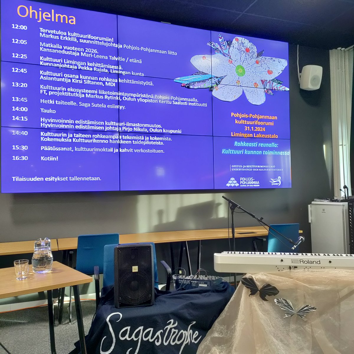 Pohjois-Pohjanmaan kulttuurifoorumi käynnissä teemalla Rohkeasti reunalla: Kulttuuri kunnan toiminnassa. Lakeustalo täynnä kulttuuritoimijoita, yhdistyksiä, yrittäjiä, oppilaitoksia, tutkijoita, matkailuvökeä ja kuntien toimijoita. Kiitos yhteisistä järjestelyistä @LiminganKunta