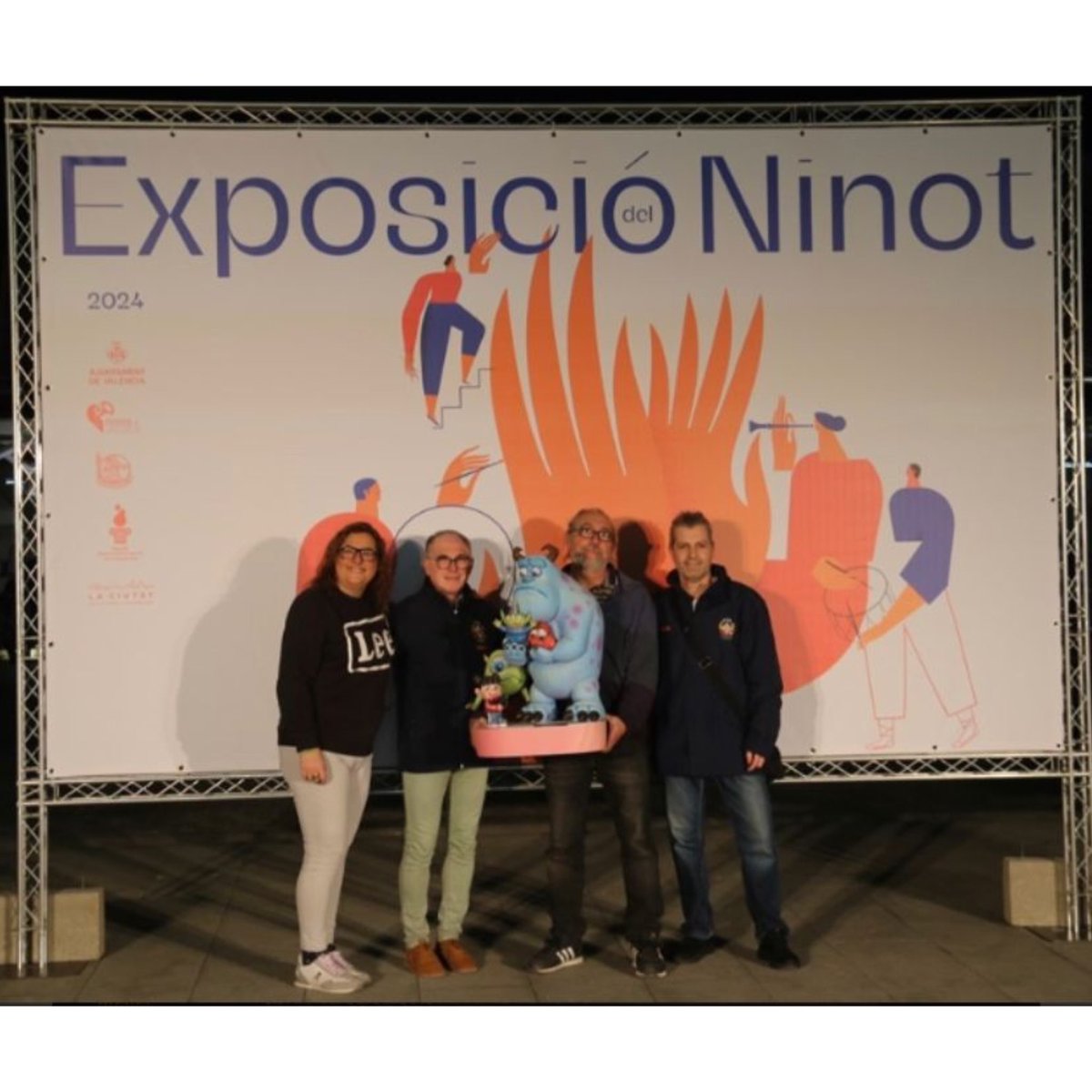 Nuestros ninots ya están en la #ExpoNinot24! 
Escoltados el pasado martes por nuestros artistas falleros Ximo Esteve y Juan Alberto Navarro
Ya falta menos para poder verlos!
#ninot #enplom #falles #fallas2024 #jcf