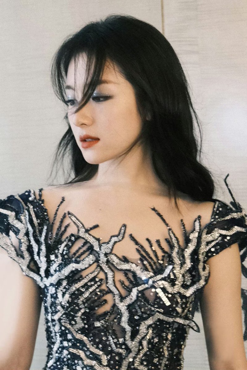 oyoe_niudi's tweet photo. [24/01/31] 🦋 Li Landi's Studio Update! 2/3

Shares Landi's pict at Weibo Night 2024

#LiLandi #李兰迪 #이란적 #หลี่หลานตี๋ #LandyLi #LiDahe #XiaoLan #TheStarryLove #cdrama https://t.co/or56TS9ss4
