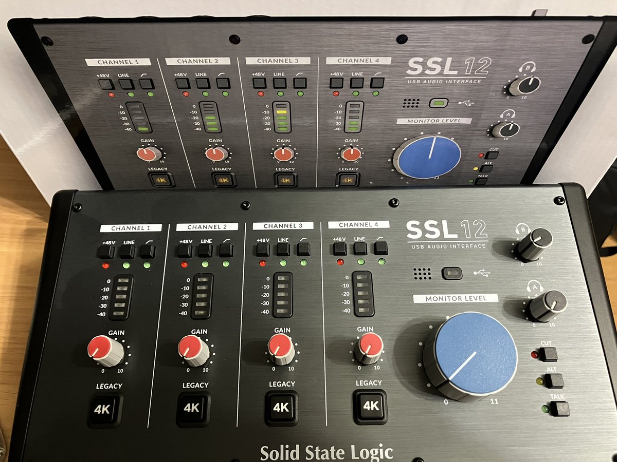 zousansense's tweet photo. 新年入って機材更新しました❗️
マイクもオーディオインターフェイスもレベルアップ⤴️
マイク🎙️むっちゃ歌いやすいし、
ええ声ぇぇぇぇーになるかも🤣
で、ぼっちぼっち配信かな🤗🎩🐘
#shure #SM7B #SSL12 #SolidStateLogic https://t.co/BKDYw7yi6T
