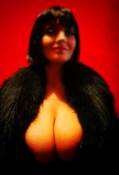 🎇Going🌟💃🌟out🎆 .. in a faux🤍🦝🦁🦓🐻&zwj;❄️🤍fur and a minimalistic🔬bra🤭 .. https://t.co/nVHg2j5Zzn