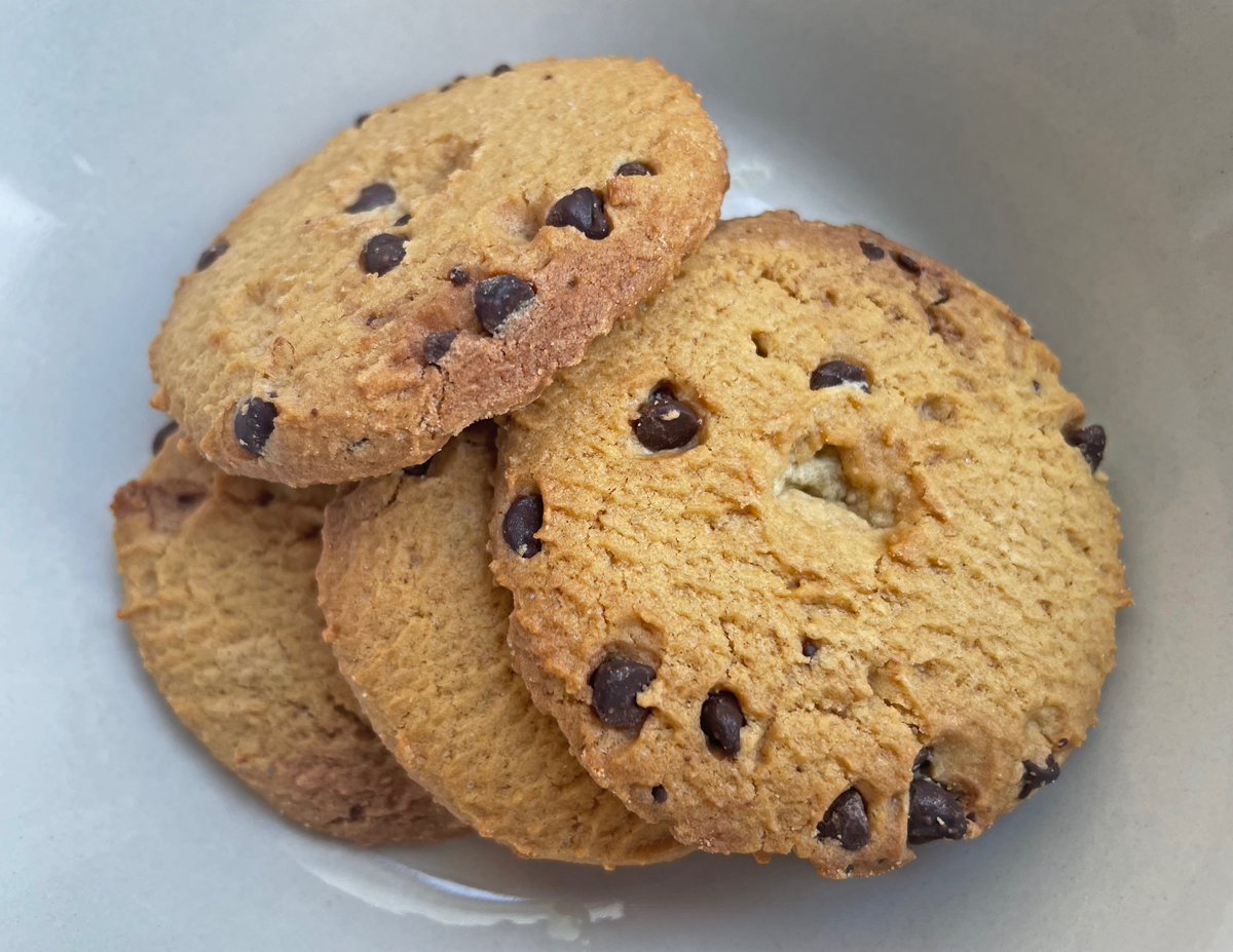 Robotvirgin's tweet photo. Vegan Milk & Cookies!! #veganmilk #almondmilk #vegancookies #veganchocolatechipcookies #veganchocolate #vegandessert #dairyfree #dairyisscary #vegan #veganfood #veganism #plantbased #veganfortheanimals #forthevoiceless #pdxvegans #portlandvegans https://t.co/bAWY1d9jMl