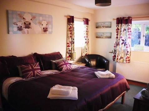 TheBBDirectory's tweet image. 🌿 Indulge in the charm of rural life at Stanborough Farm B&amp;amp;B, a working dairy farm tucked away in the idyllic South Hams countryside in Halwell.
thebandbdirectory.co.uk/10868 
#CountrysideRetreat #FarmhouseHospitality #WorkingFarm #WarmWelcome #Family #Explore #Rural #Halwell #Totnes