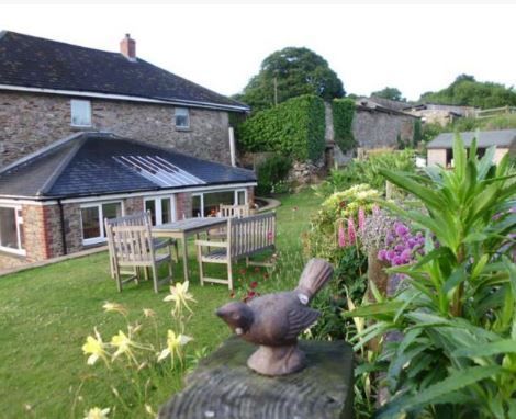 TheBBDirectory's tweet image. 🌿 Indulge in the charm of rural life at Stanborough Farm B&amp;amp;B, a working dairy farm tucked away in the idyllic South Hams countryside in Halwell.
thebandbdirectory.co.uk/10868 
#CountrysideRetreat #FarmhouseHospitality #WorkingFarm #WarmWelcome #Family #Explore #Rural #Halwell #Totnes