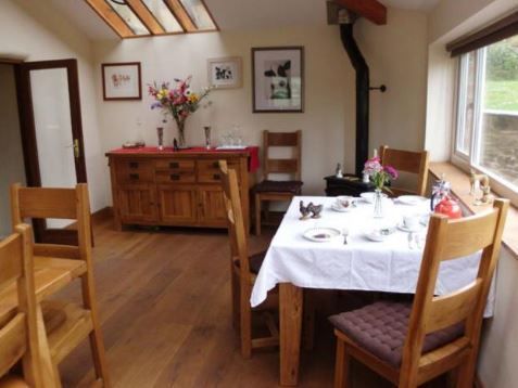 TheBBDirectory's tweet image. 🌿 Indulge in the charm of rural life at Stanborough Farm B&amp;amp;B, a working dairy farm tucked away in the idyllic South Hams countryside in Halwell.
thebandbdirectory.co.uk/10868 
#CountrysideRetreat #FarmhouseHospitality #WorkingFarm #WarmWelcome #Family #Explore #Rural #Halwell #Totnes