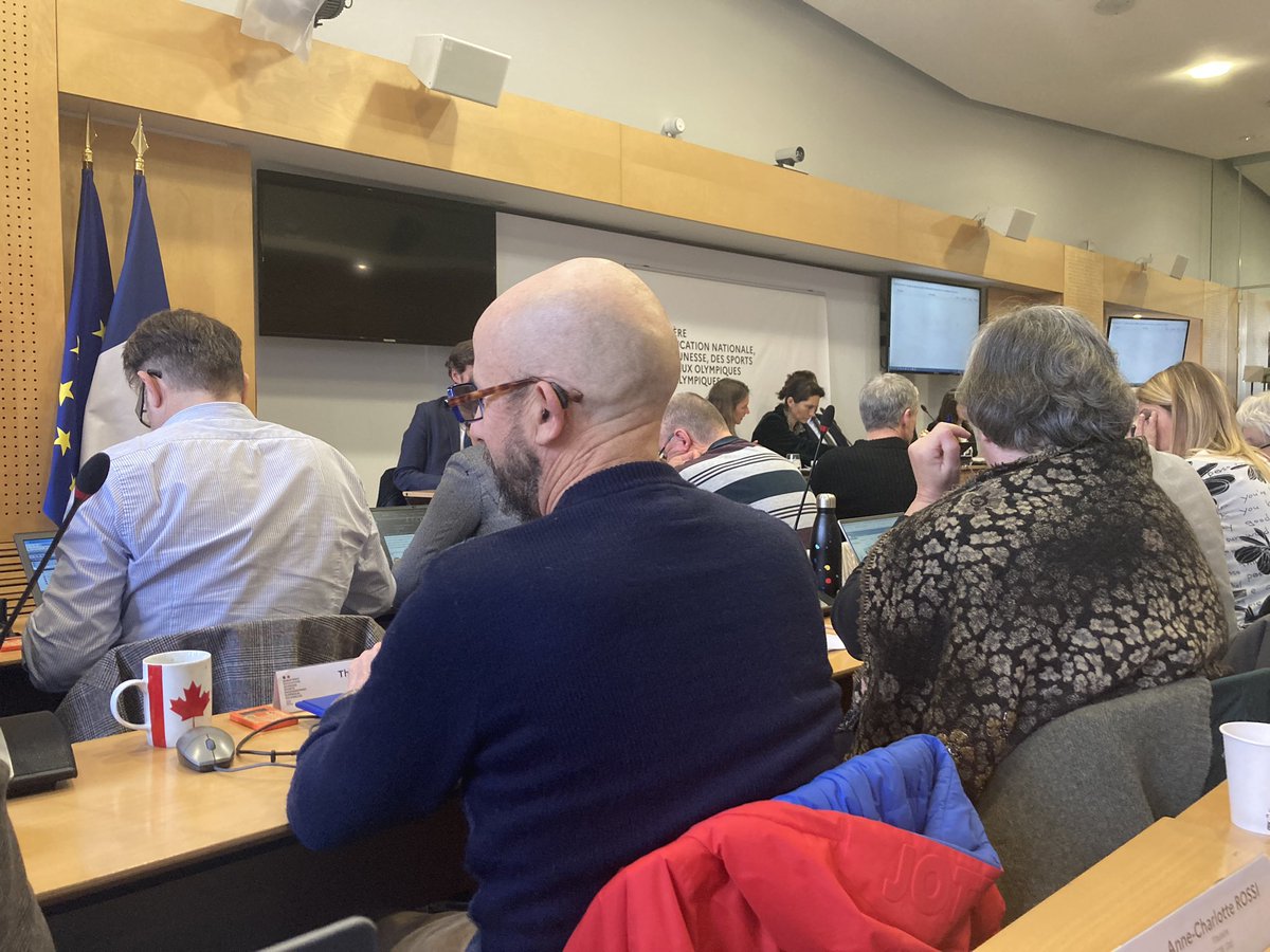 Fier de représenter <a href="/unionetudiante_/">L’Union Étudiante</a>  au CSE, présidé par la ministre <a href="/AOC1978/">Amélie Oudéa-Castéra</a>. J’ai pu y rappeler notre opposition à la mise au pas de la jeunesse par le SNU et l’uniforme et notre participation et notre soutien aux grèves et manifestation de demain dans l’Education Nationale.