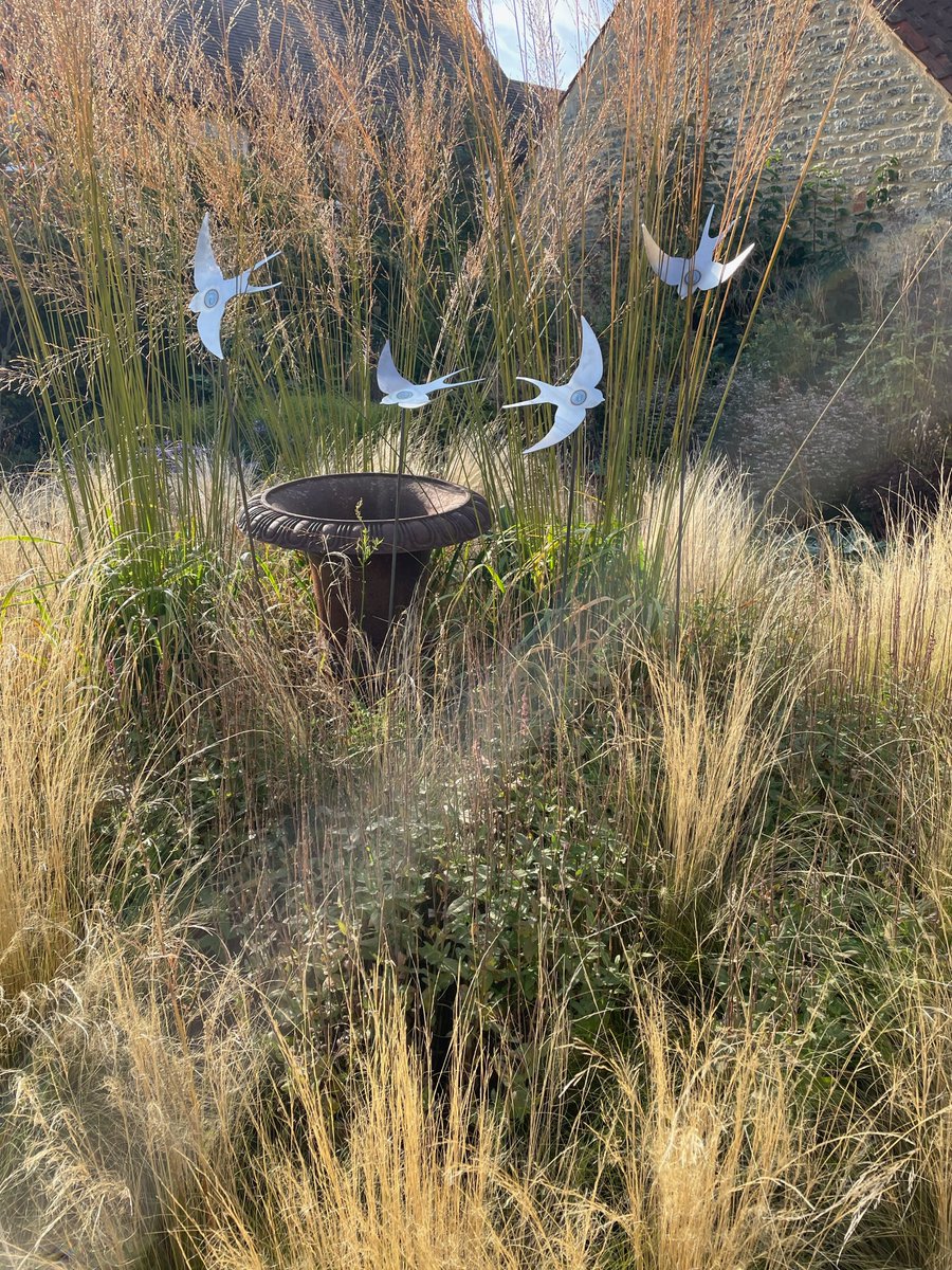 L V Bespoke tweet media