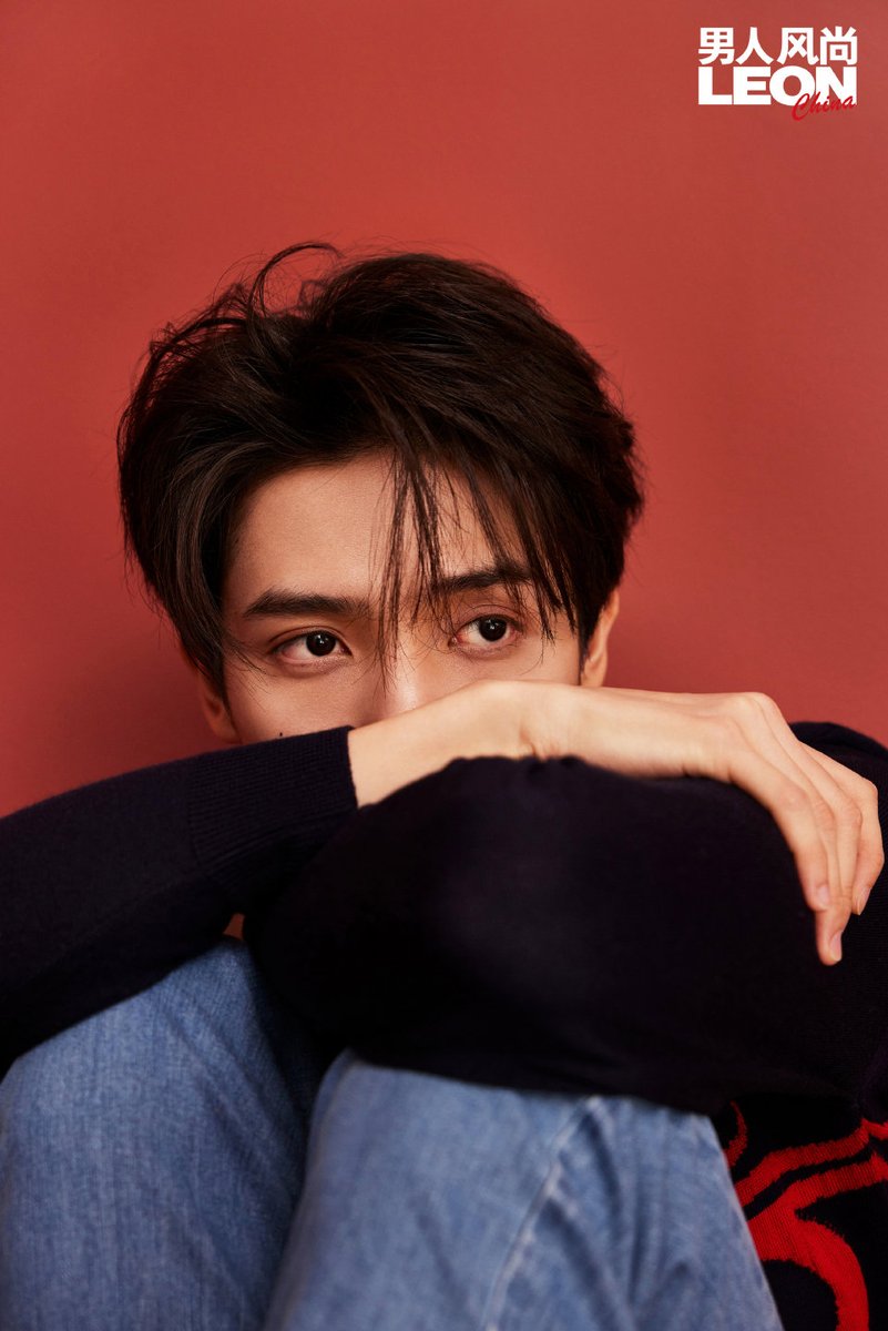 suzzsieeeee's tweet photo. โอ๊ะ!! ชอบภาพนี้อ่ะ ตาคิ้วดีมาก หล่อ!!!
©️男人风尚LEON
#LuoYizhou #หลัวอีโจว #罗一舟 #라일주 #cpop #cidol #Cdrama https://t.co/Ikzaa1zLJV