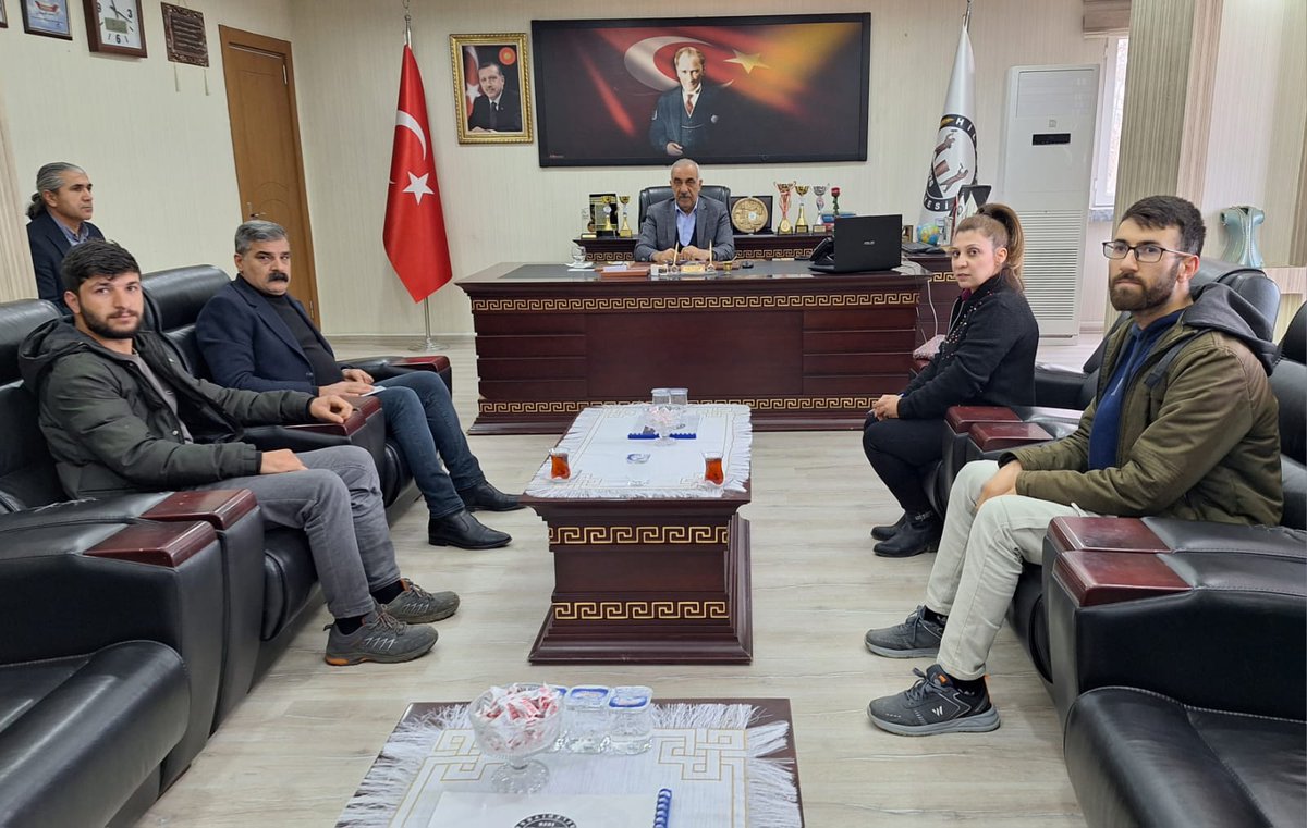 Bugün ziyarete gelen genç arkadaşlarımızı ağırlayıp sohbet ettik. Gençlikten aldığımız feyz ile enerjimiz arttı.

<a href="/erkankandemir/">Erkan Kandemir</a>
<a href="/bybekirbozdag/">Bekir  Bozdağ</a>
<a href="/adelioglu63/">Ali ihsan Delioğlu</a>