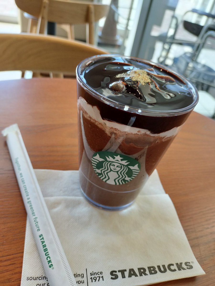 TakeStep's tweet photo. 昨年は気づいたらなくなってしまったオペラ！
今年は飲めた！ https://t.co/yLrY3zXO7Z
