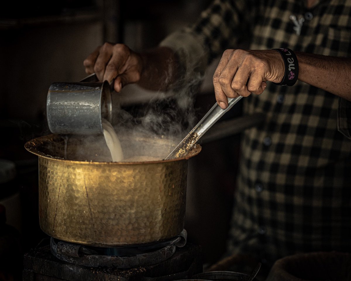 Milibooo's tweet photo. Happy Wednesday Everyone ✨

Working Hands Vol 2 

Here’s a look into the craftsmen of the streets of Mumbai .This collection of 1/1 highlights the hands of workers from different fields with an expertise in what they do .
https://t.co/RSdFnrH0xM https://t.co/K819mjxXUR