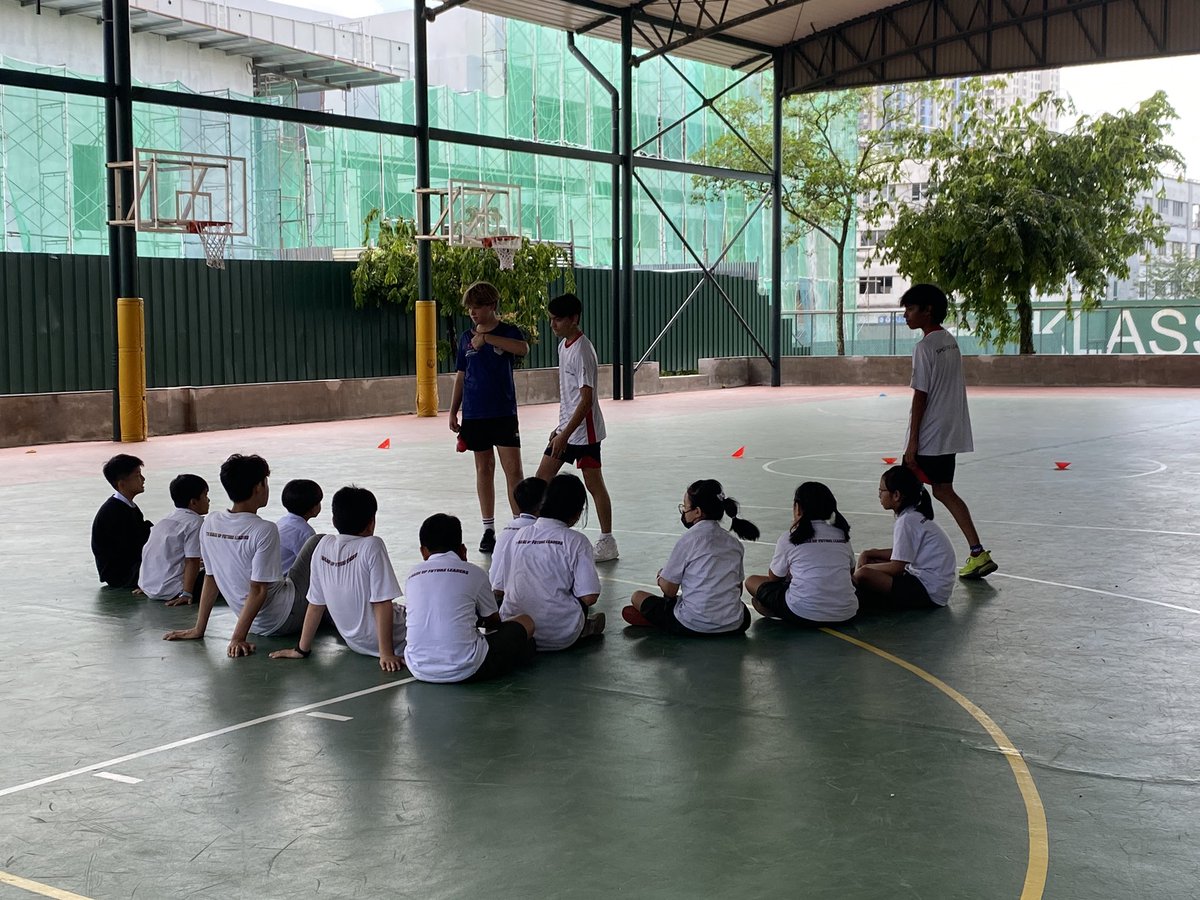 Our wonderful <a href="/AliceSmithSch/">Alice Smith School</a> Year 9 Sports Leaders showed their skills this week running a festival for over 80 young refugees. A wonderful partnership  where leadership was put into action 

#KLASSPE 
@KLASS_EPKS3 @epleadership