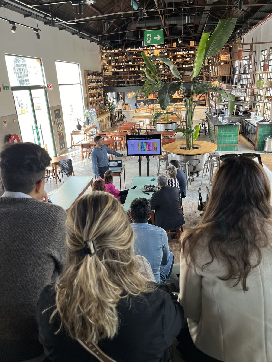 AndorraBusiness's tweet image. 📌Jornada intensa de treball a la missió econòmica que organitzem a #Portugal. Després de les recomanacions empresarials visitem @unicornflisboa que impulsa programes, hubs i models per un creixement accelerat dels negocis. #InvestinAndorra @STARTUPLISBOA @cambraandorra