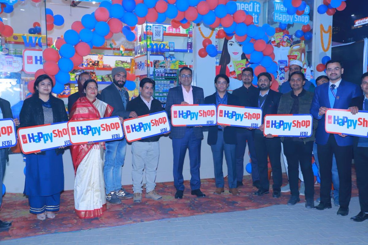 MeraHPCL_GKPRO's tweet photo. We are pleased to inform the inauguration of Happy Shop at M/s Chandra Automobiles, Gorakhpur by ED-Retail, Shri Sandeep Maheshwari. The event took place in the presence of Shri V V Murali Krishna, CGM-Retail, HQO, and Shri T Rajesh, GM (I/C)-NCZ. #HPCL #DeliveringHappiness https://t.co/KKI6fUhGX7
