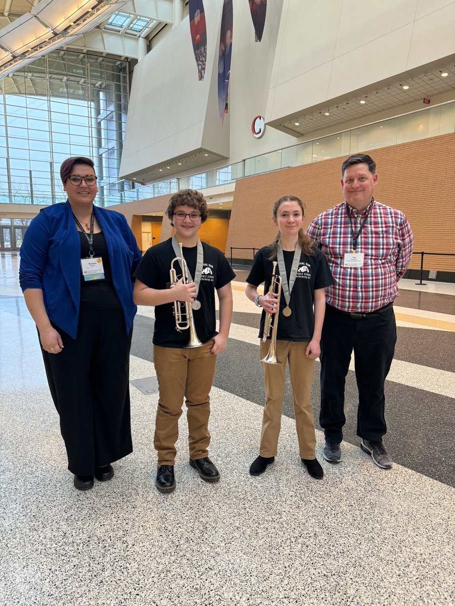 royaloakschools's tweet photo. Bravo to Giulia Pierce and Troy Jesse, the outstanding Royal Oak Middle School trumpeters who dazzled with the All-State Middle School Band on Saturday. 🎺👏
#ROSCommunityofExcellence #AllStateBand #MichiganMusicConference #WayToGoWednesday https://t.co/rRMDpQnk1P