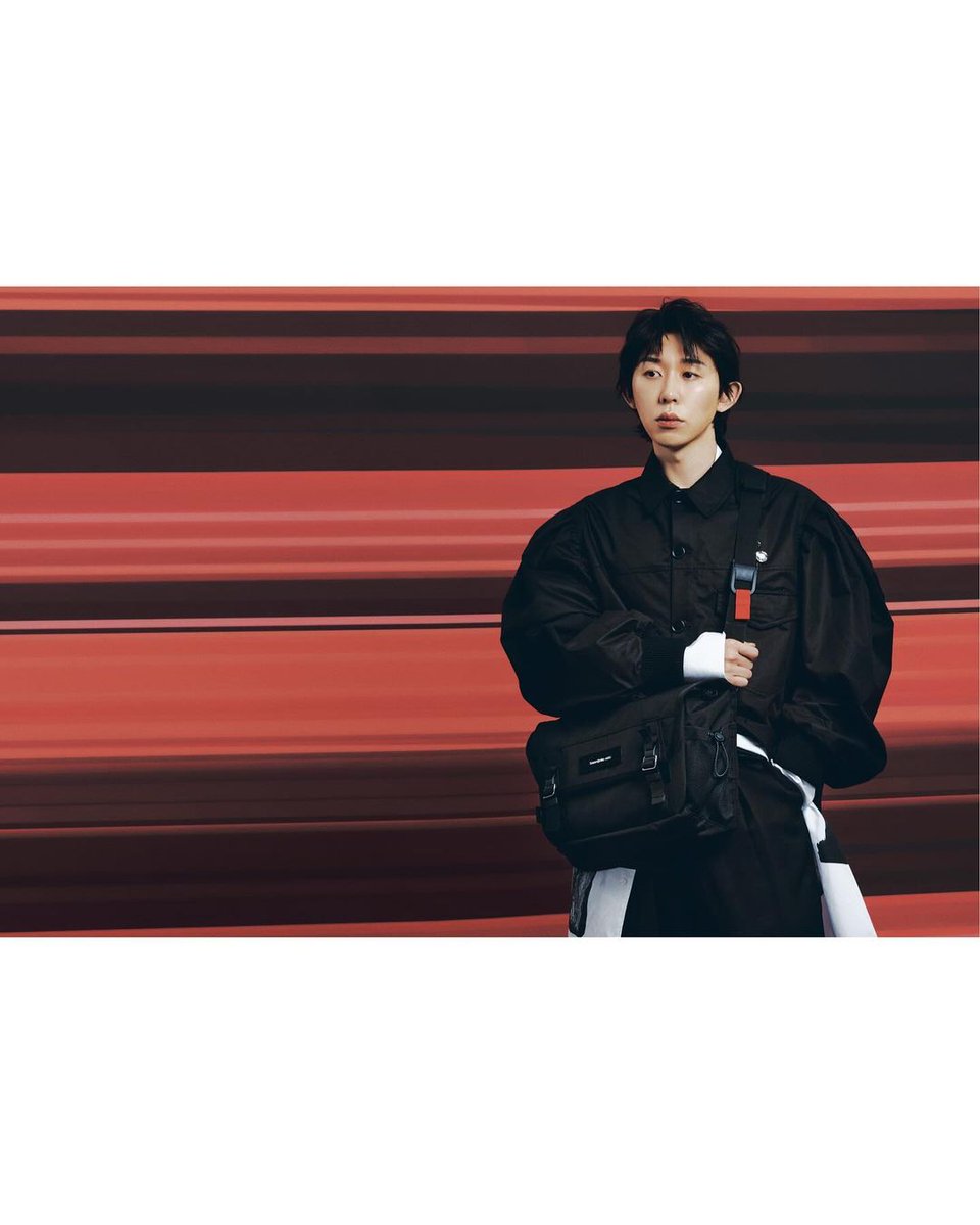 AOMGTH's tweet photo. [VID] 310124 Dazed Korea โพสต์ภาพ Code Kunst และแบรนด์กระเป๋า Samsonite RED จาก Dazed Korea ฉบับเดือนกุมภาพันธ์ค่ะ

https://t.co/cCV8ez2HdL

#AOMG #CodeKunst #코드쿤스트 #SamsoniteRed https://t.co/aZIU91HNjW