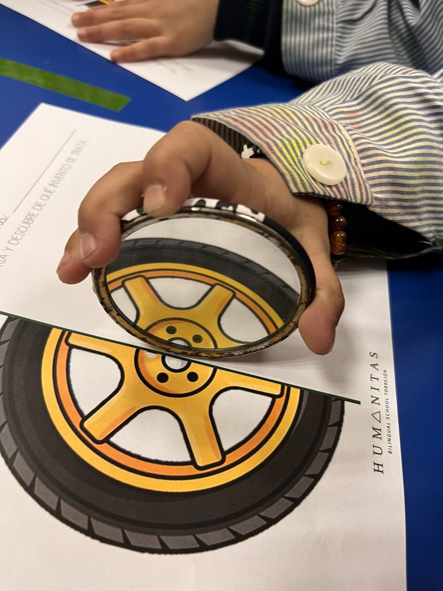 Día de simetrías y experimentos. Hemos aprendido un montón. #simetrías #infantil <a href="/HBSTORREJON/">Humanitas Torrejón</a>