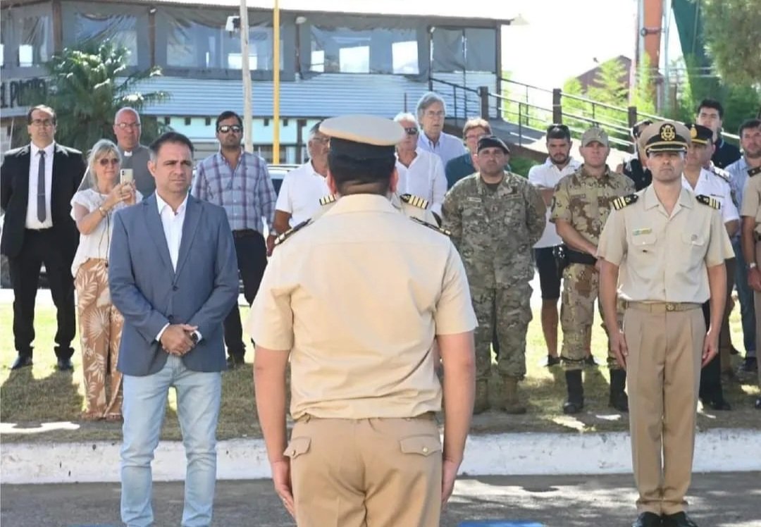 mauriciodavico's tweet photo. Asunción de Nuevas autoridades en Prefectura la Naval #Gualeguaychú https://t.co/626NFRNGKf