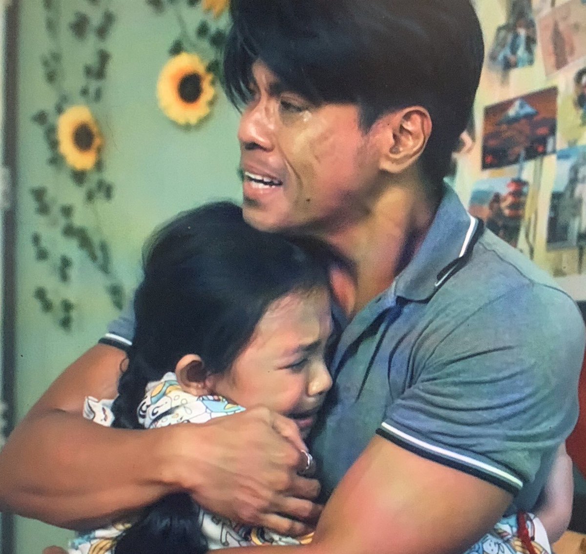 fcalvarina's tweet image. “…sa pagpikit ng ‘yong mga mata, at sa tahimik mong puso, maririnig ka niya. Ibulong mo lang sa hangin at sa dagat ang ‘yong hiling.” 🥹💔

#InstantDaddy #netflix
